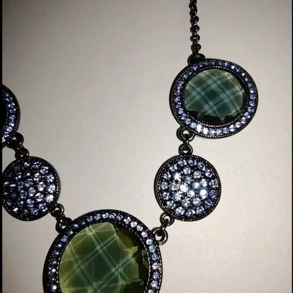 Vintage Crown Trifari Necklace Black And Blue 16" Pendant Charms Collar Necklace - Picture 4 of 6